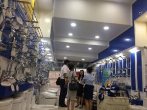 Khách hàng tham quan Hải Linh